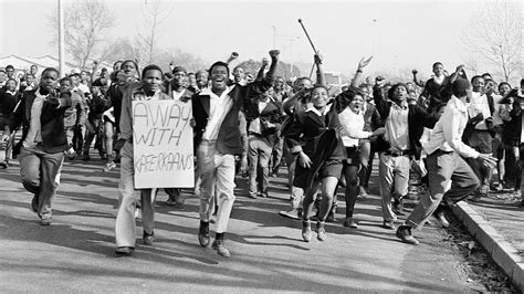 A Marcha de Soweto: Protestos contra a Educação Apartheid e a Consciencialização Global da Injustiça Racial na África do Sul