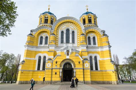 A Rebelião dos Irmãos de Vladimir em Kiev: Um Contraste entre Fraternidade e Busca pelo Poder