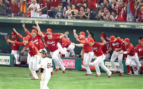 カープ 選手一覧: 野球と宇宙の関係を考える